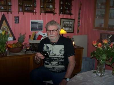 Kjell med sin nya kamera.