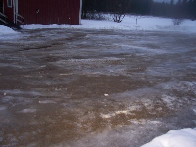 Bara blött på gården