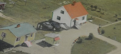 år 1957. granarna syns som små prickar.