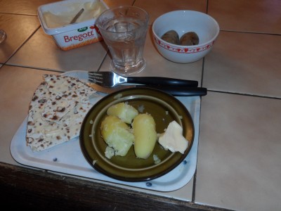 Festmåltid i sena timmen.