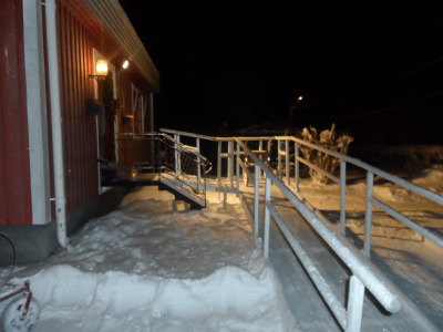 Kväll, med nyskottad gård