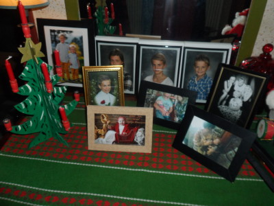 Julklappskort av barnbarn o barnbarnsbarn.