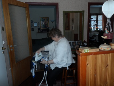 Att sitta och stryka går också bra