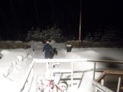 Stackars Kjell får hämta tidningen, nu när jag är skadad