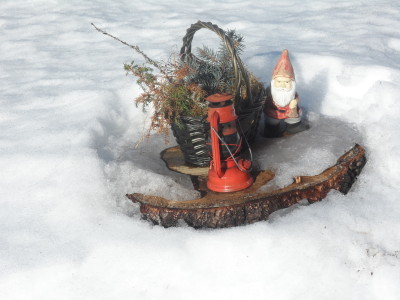 Det som göms i snö, kommer upp i tö.