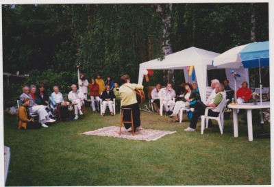 Marianne underhåller