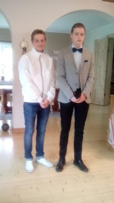Oskar t.v. och  Albin  examensfina