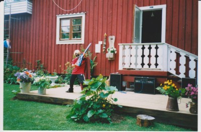 barnbarnens fest. Anton uppträder