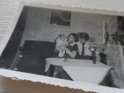 Lille-Mon 2 mån. en liten lycklig familj.